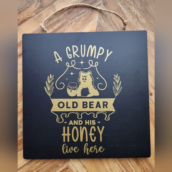 Grumpy Old Bear Hang Sign - Picture 2 of 3